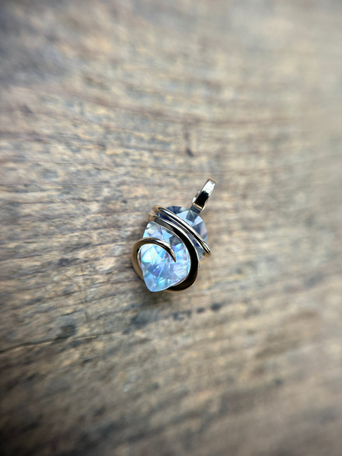 Mystic topaz in 14k gold pendant