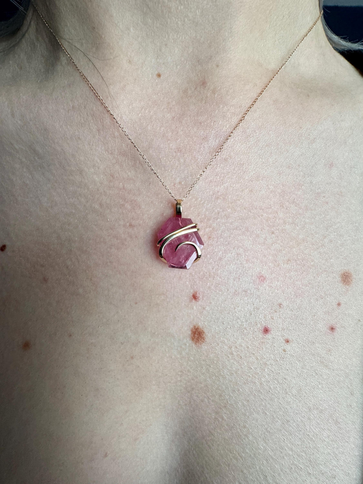 Faceted ruby set in 14kt gold pendant