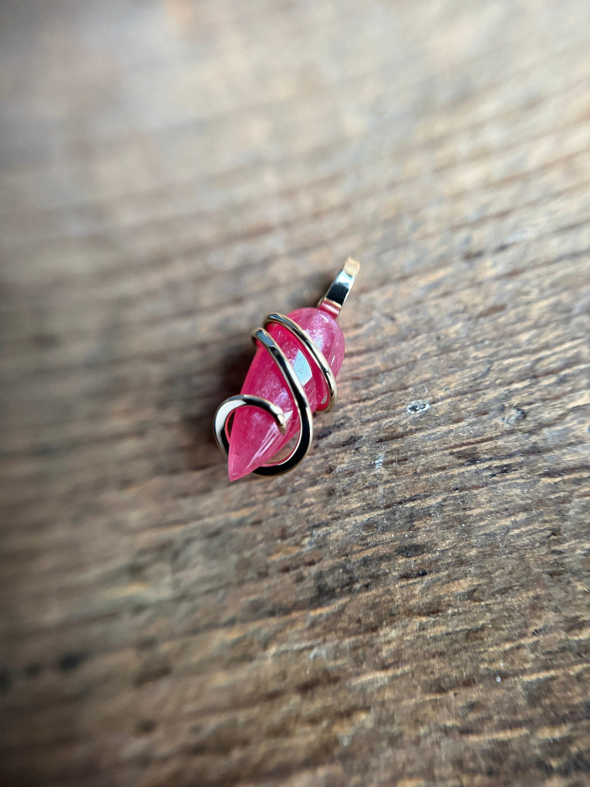 Faceted rhodonite in 14k gold pendant