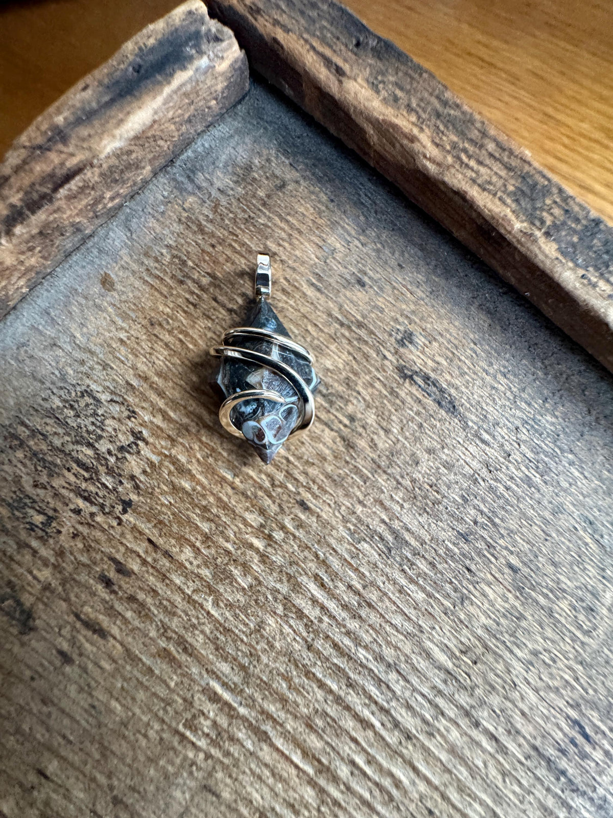 Faceted turritella agate in 14k gold pendant