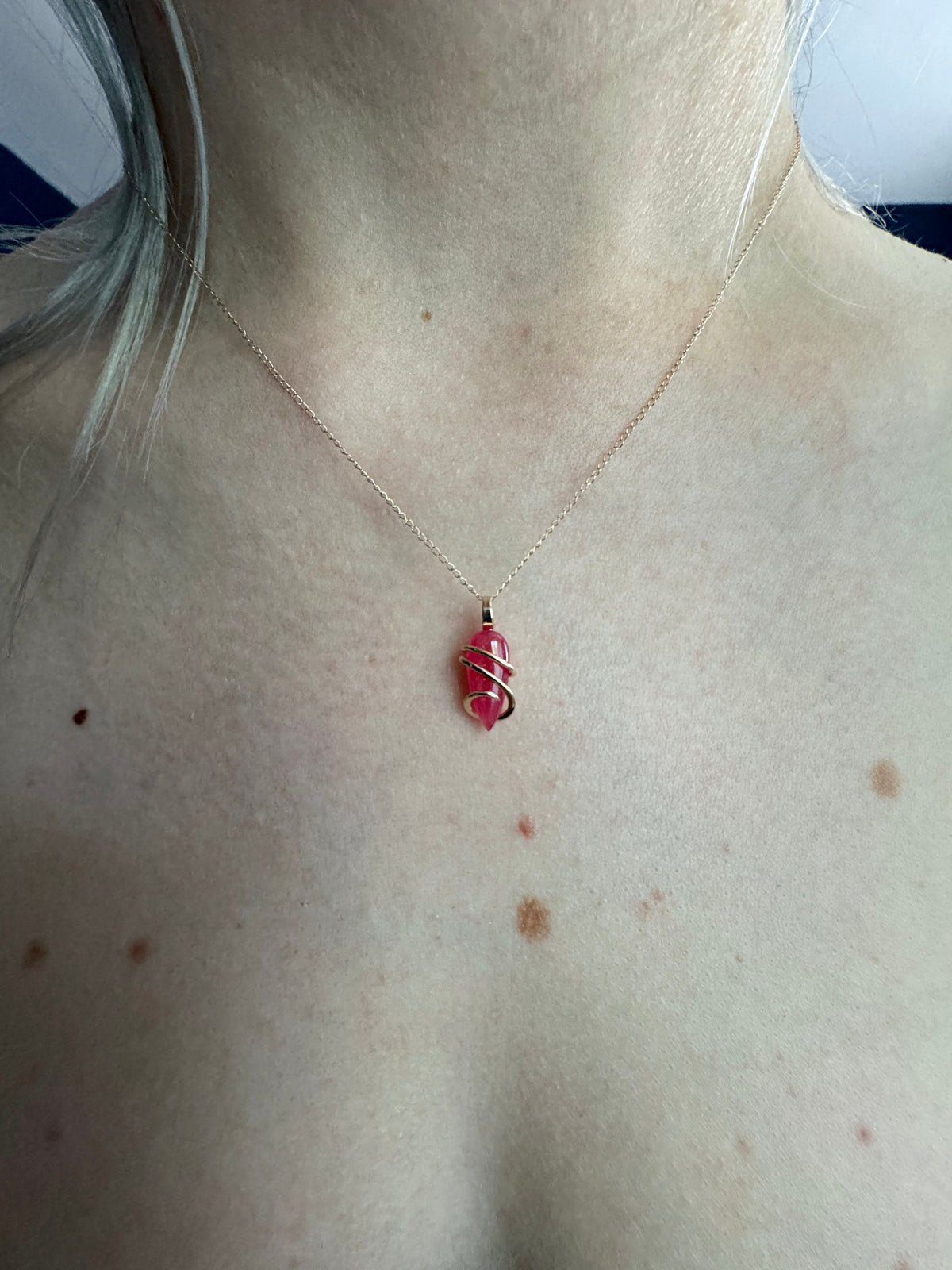 Faceted rhodonite in 14k gold pendant