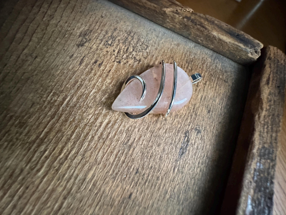 Pink moonstone in sterling silver pendant