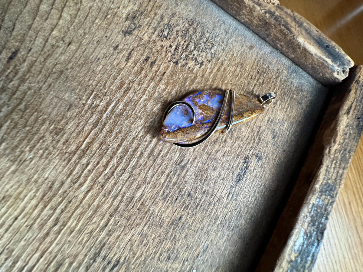Boulder opal in 14k gold pendant