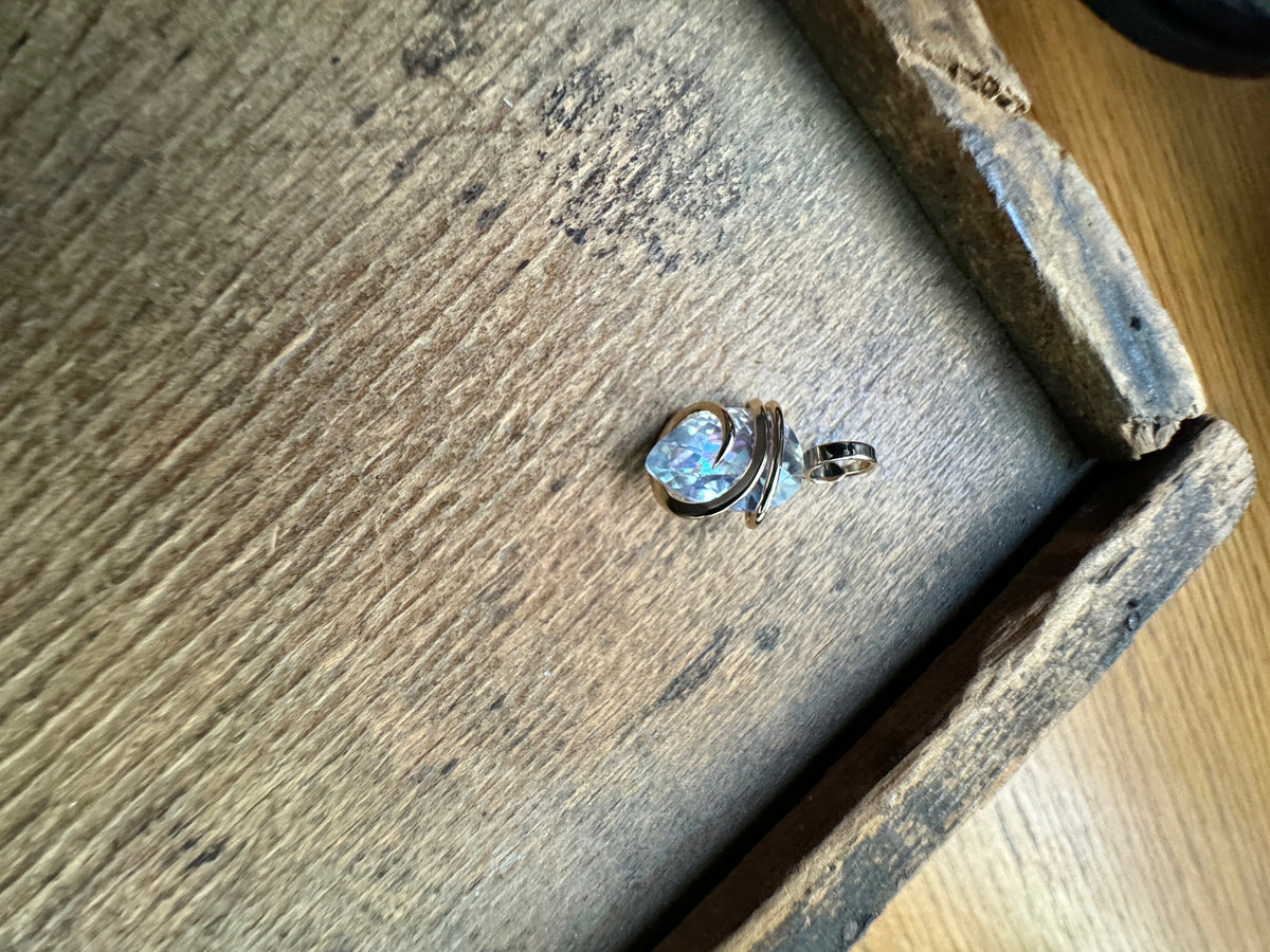 Mystic topaz in 14k gold pendant