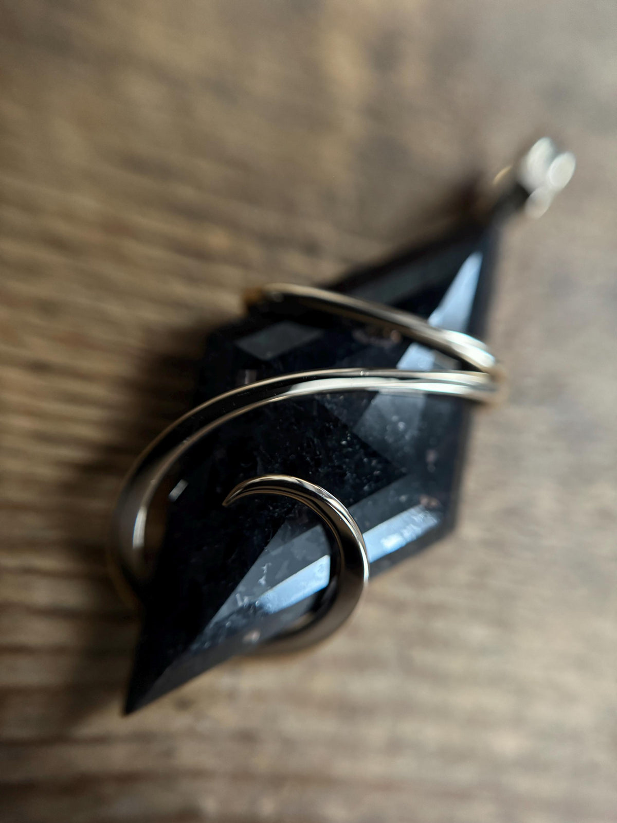 Faceted nuummite in 14k gold pendant